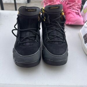 Retro 9 Charcoal University pre-school Jordan Black and Gray Sneakers.